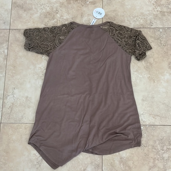 Women’s Medium Zenana Signature Mocha Lace Sleeve Blouse - Picture 4 of 5